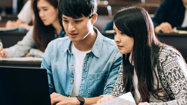 Two students in lecture.